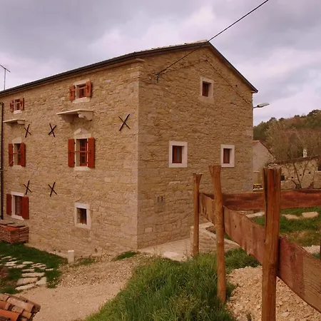 ベッド・アンド・ブレックファスト Al Merlo Olivo, Rural Istrian House ブイェ