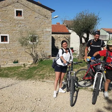 Al Merlo Olivo, Rural Istrian House Bed & Breakfast 3*