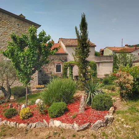 Al Merlo Olivo, Rural Istrian House Bed & Breakfast Buje